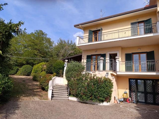 Villetta a schiera in vendita di 203 m² in Via Prenestina Antica, 8