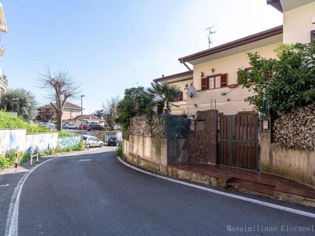 Villetta a schiera in vendita di 203 m² in Via Quarto Grotte