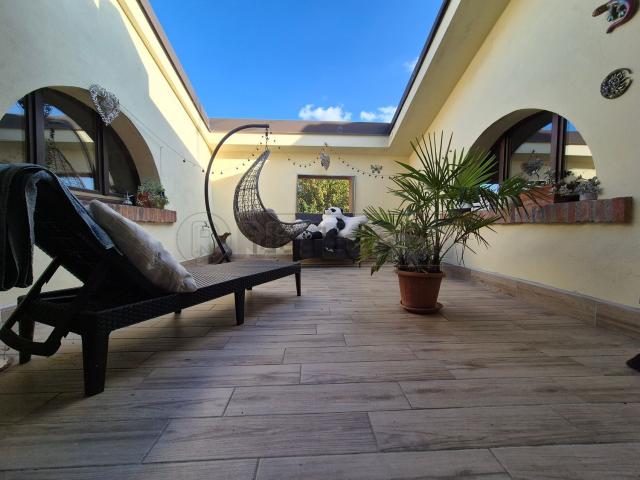 Villetta a schiera in vendita di 203 m² in Via Vittorio Veneto