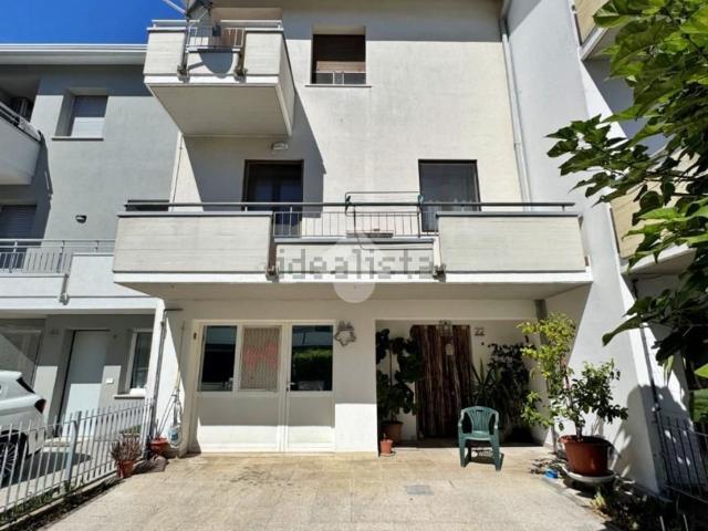 Villetta a schiera in vendita di 203 m² in Via Zandonai, 1