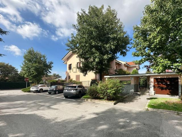 Villetta a schiera in vendita di 204 m² in Via Deledda, 1