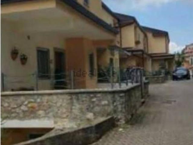 Villetta a schiera in vendita di 204 m² in Via E. Zumpano, 24