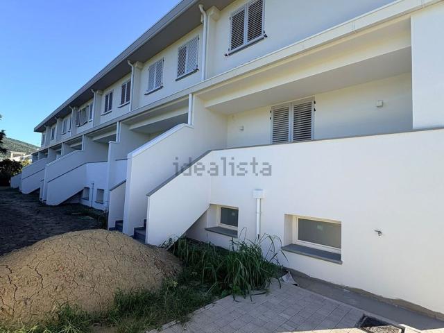 Villetta a schiera in vendita di 205 m² in Via Arnaldo Brioni