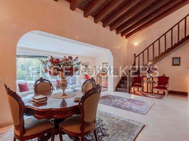 Villetta a schiera in vendita di 205 m² in Via G. de Logu