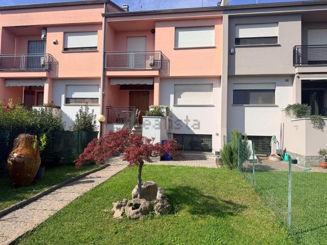 Villetta a schiera in vendita di 205 m² in Via Gandhi, 4