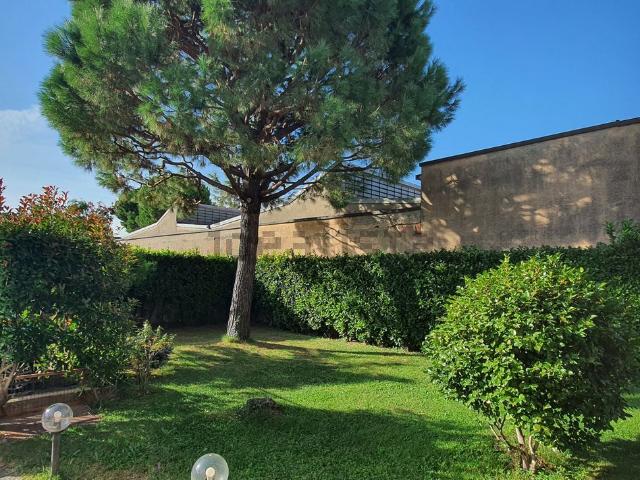 Villetta a schiera in vendita di 205 m² in Via Latina, 2