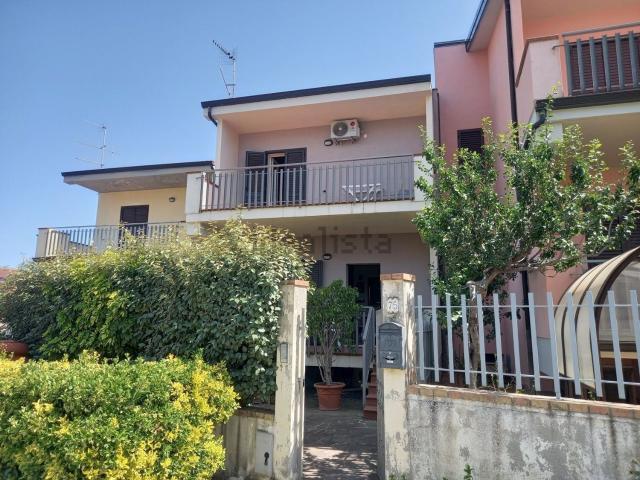Villetta a schiera in vendita di 205 m² in Via Sandro Pertini, 75