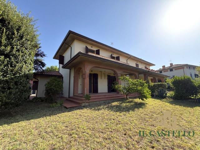 Villetta a schiera in vendita di 205 m² in Via Santa Maria