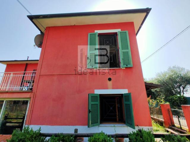 Villetta a schiera in vendita di 205 m² in Via vostra signora