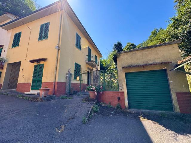 Villetta a schiera in vendita di 205 m² in Via Vecchia Pisana, 9