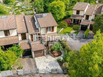 Villetta a schiera in vendita di 206 m² in Via Alcide De Gasperi