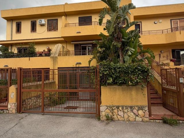 Villetta a schiera in vendita di 206 m² in Via D 20, 2