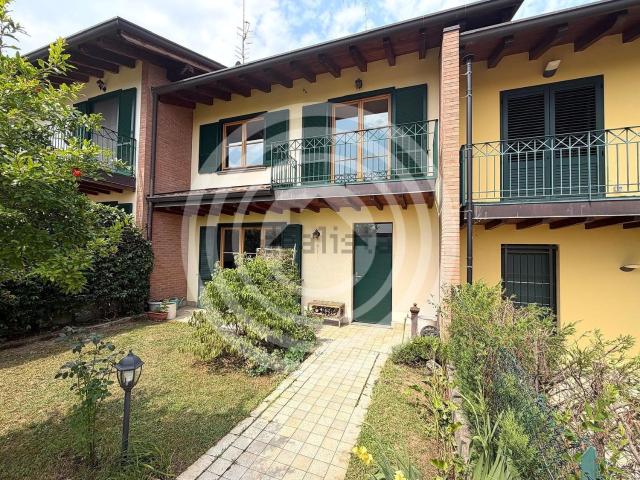 Villetta a schiera in vendita di 206 m² in Via Monsignor Cattaneo, 26
