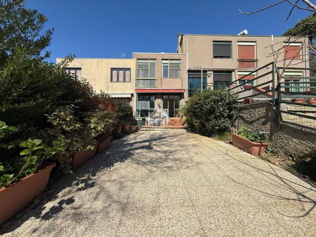 Villetta a schiera in vendita di 205 m² in Località Olmo, 448
