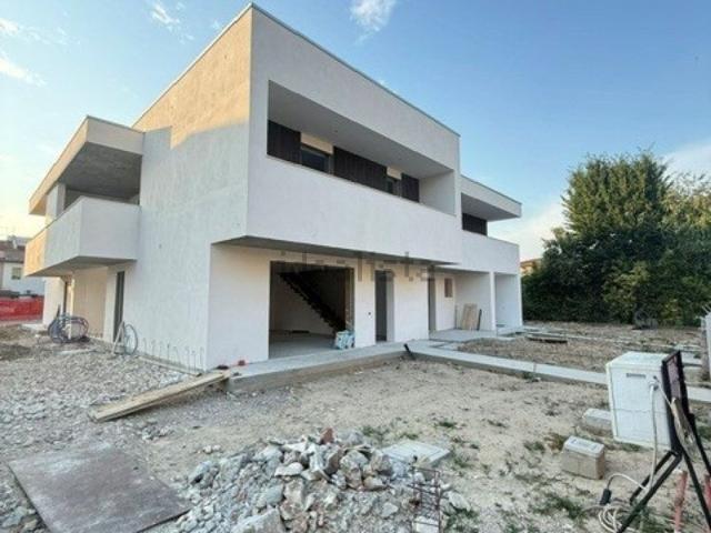 Villetta a schiera in vendita di 207 m² in Via Alcide de Gasperi