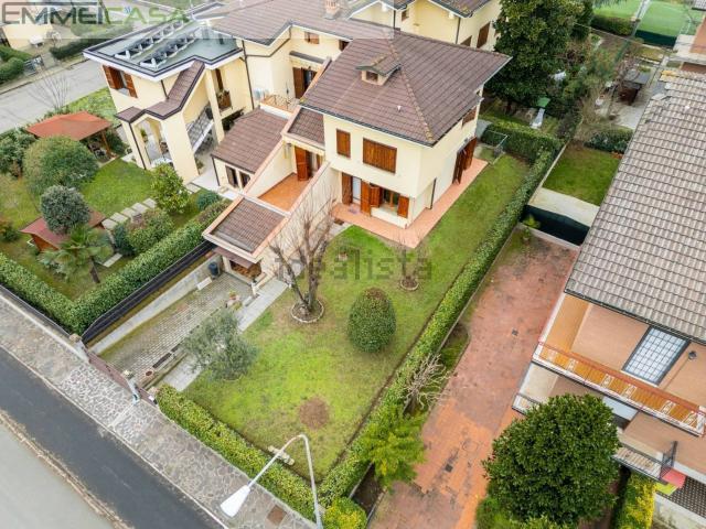 Villetta a schiera in vendita di 207 m² in Via Nicchio, 21