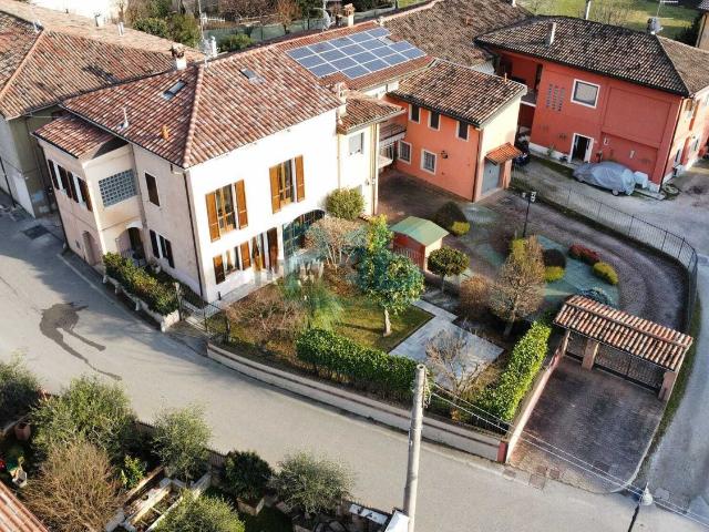 Villetta a schiera in vendita di 208 m² in Via Dernago, 26