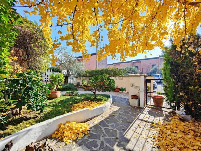 Villetta a schiera in vendita di 208 m² in Via F. Parri