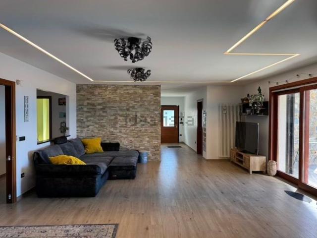 Villetta a schiera in vendita di 208 m² in Via Poggio