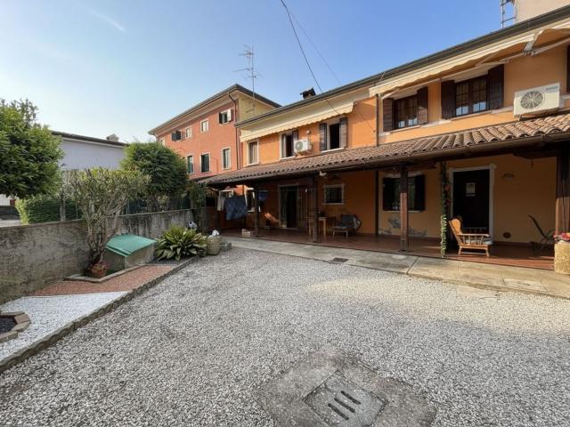 Villetta a schiera in vendita di 356 m² in Via Porto