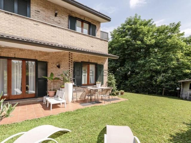 Villetta a schiera in vendita di 209 m² in Via Francesco Caracciolo, 6