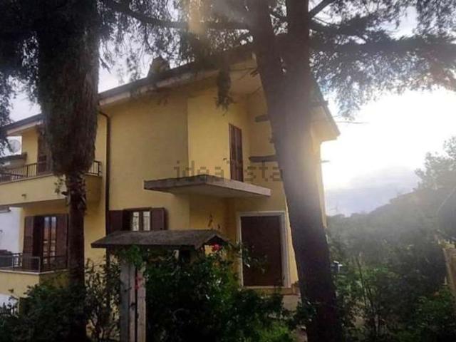 Villetta a schiera in vendita di 209 m² in Via Magna Grecia