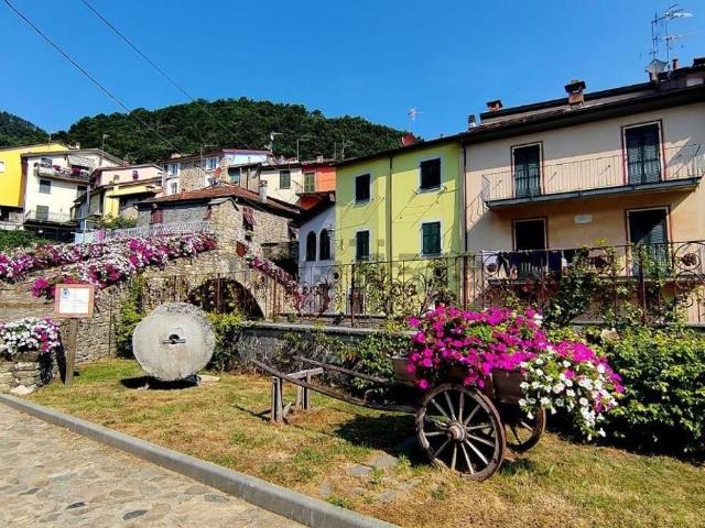 Villetta a schiera in vendita di 209 m² in Via Raffaele Bellani, 19020