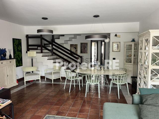 Villetta a schiera in vendita di 209 m² in Via Zona Industriale Contrada Armacà