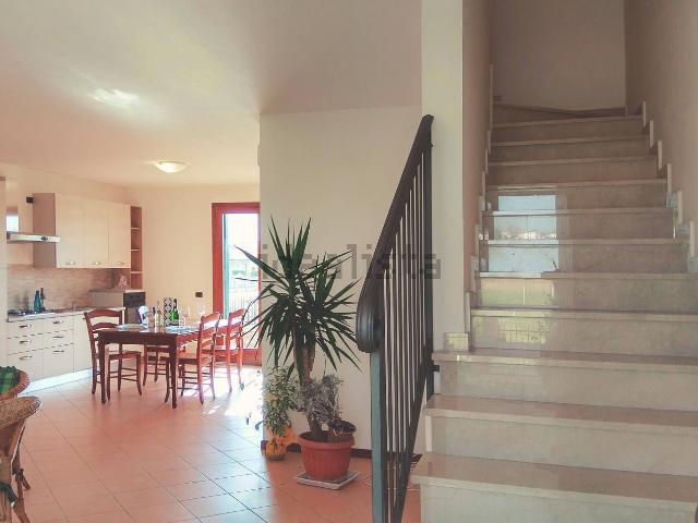 Villetta a schiera in vendita di 210 m² in Via Colombron