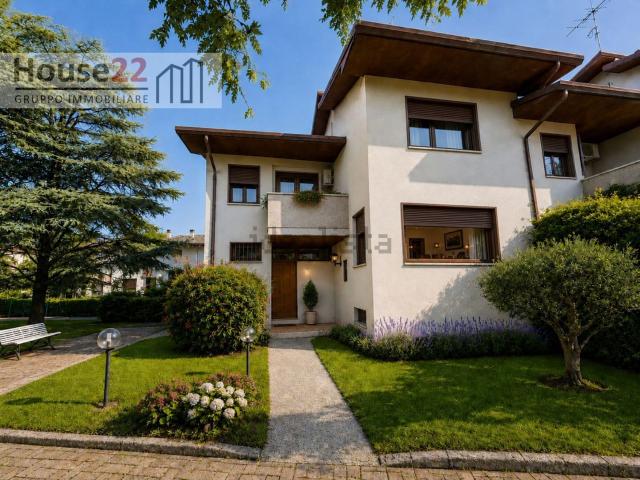 Villetta a schiera in vendita di 210 m² in Via Chiesa, 88