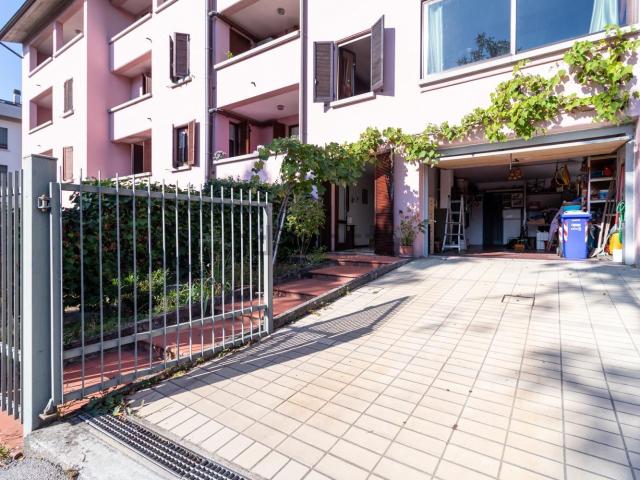 Villetta a schiera in vendita di 210 m² in Via A. Fratti, 25