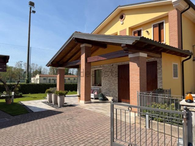 Villetta a schiera in vendita di 210 m² in Via A. Palladio
