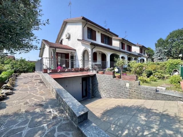 Villetta a schiera in vendita di 210 m² in Via Aldo Moro, 10