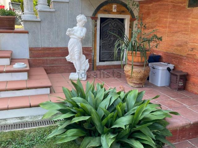 Villetta a schiera in vendita di 210 m² in Via Bonascola