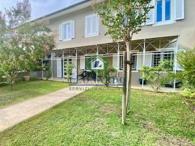 Villetta a schiera in vendita di 210 m² in Via Gavine