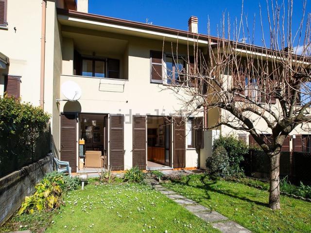 Villetta a schiera in vendita di 210 m² in Via Giovanni Pascoli