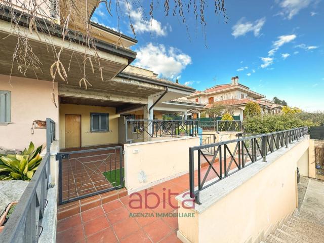 Villetta a schiera in vendita di 210 m² in Via degli Ulivi, 9