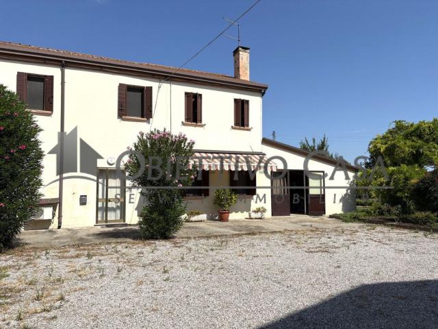 Villetta a schiera in vendita di 210 m² in Via del Convento