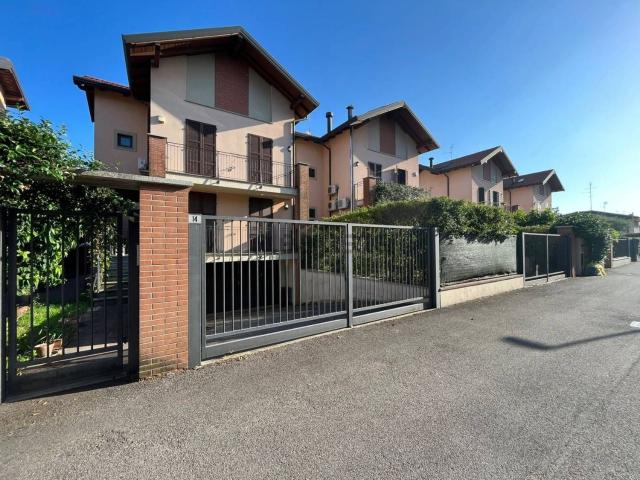 Villetta a schiera in vendita di 210 m² in Via Francesco Caimi