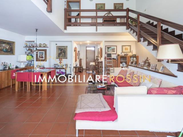 Villetta a schiera in vendita di 210 m² in Via I Maggio, 34