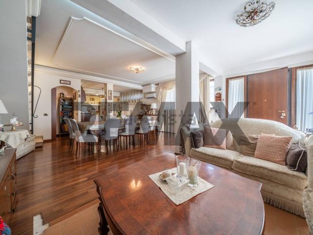 Villetta a schiera in vendita di 210 m² in Via Larino, 32