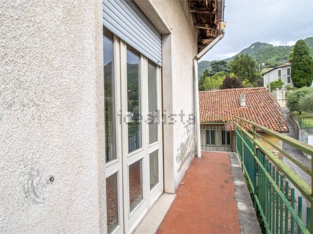 Villetta a schiera in vendita di 210 m² in Via San Bernardino, 3