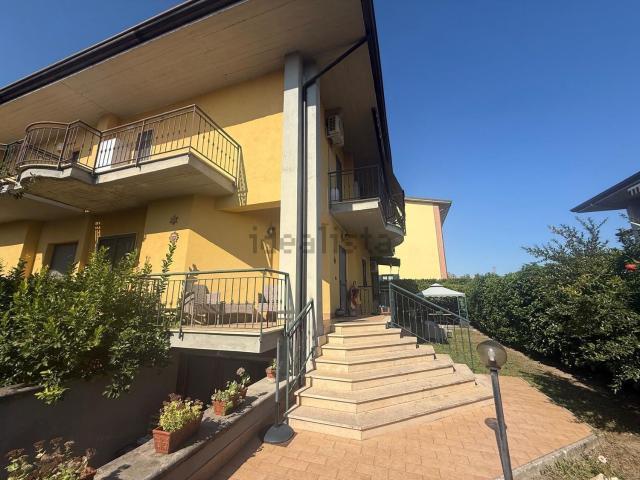 Villetta a schiera in vendita di 210 m² in Via Santa Colomba