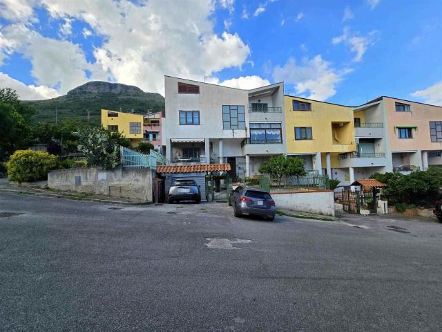 Villetta a schiera in vendita di 210 m² in Via Parco Gardenia, 5