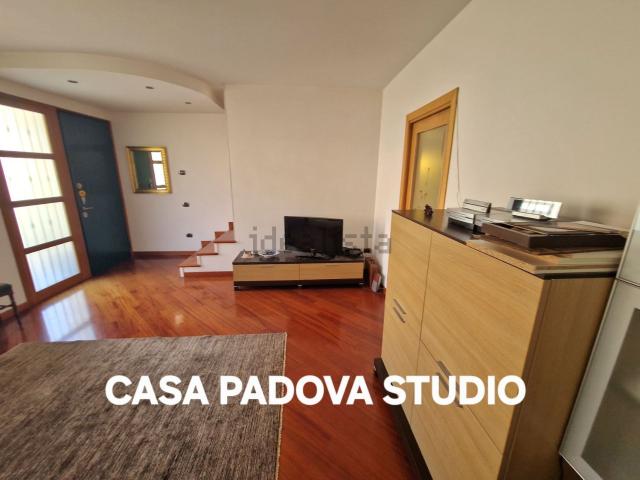 Villetta a schiera in vendita di 210 m² in Via Roma