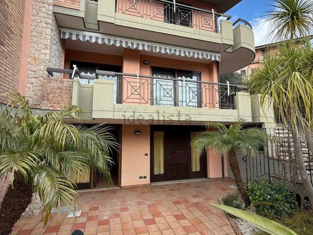 Villetta a schiera in vendita di 210 m² in Via Remigio Paone