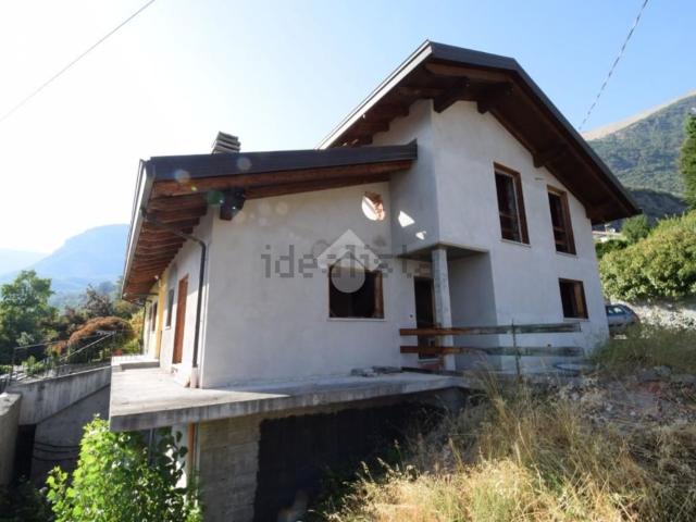 Villetta a schiera in vendita di 210 m² in Via Tromen