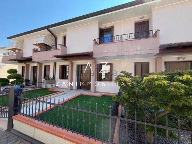 Villetta a schiera in vendita di 210 m² in Via Cerchiara