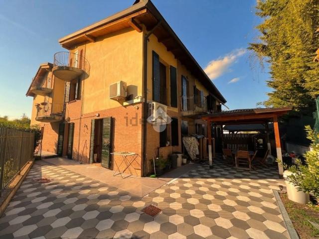 Villetta a schiera in vendita di 210 m² in Strada Pedemontana Vignale, 19