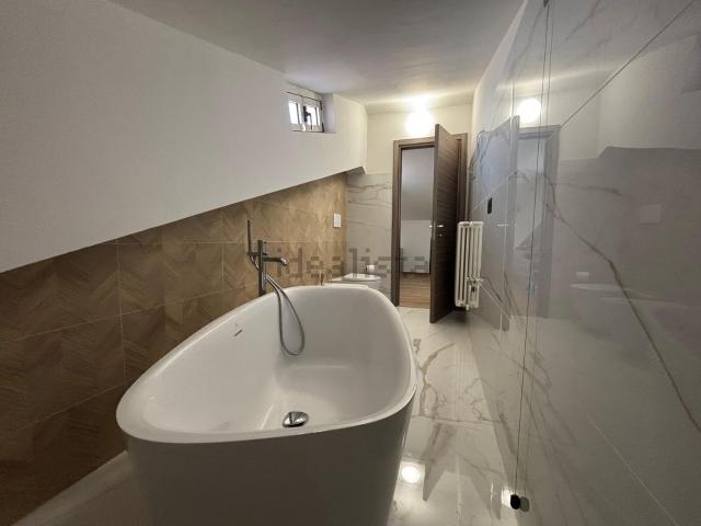 Villetta a schiera in vendita di 211 m² in Via Michetti, 8